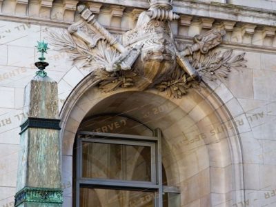 Échos nautiques à la porte de Garnier Nautical Echoes at Garnier's Gate